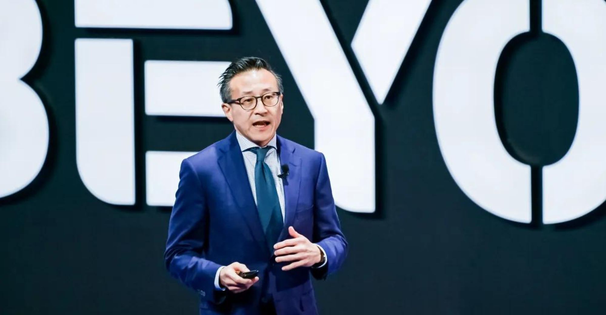 Alibaba’s Joe Tsai Showcases AI-generated Actress at BEYOND Expo