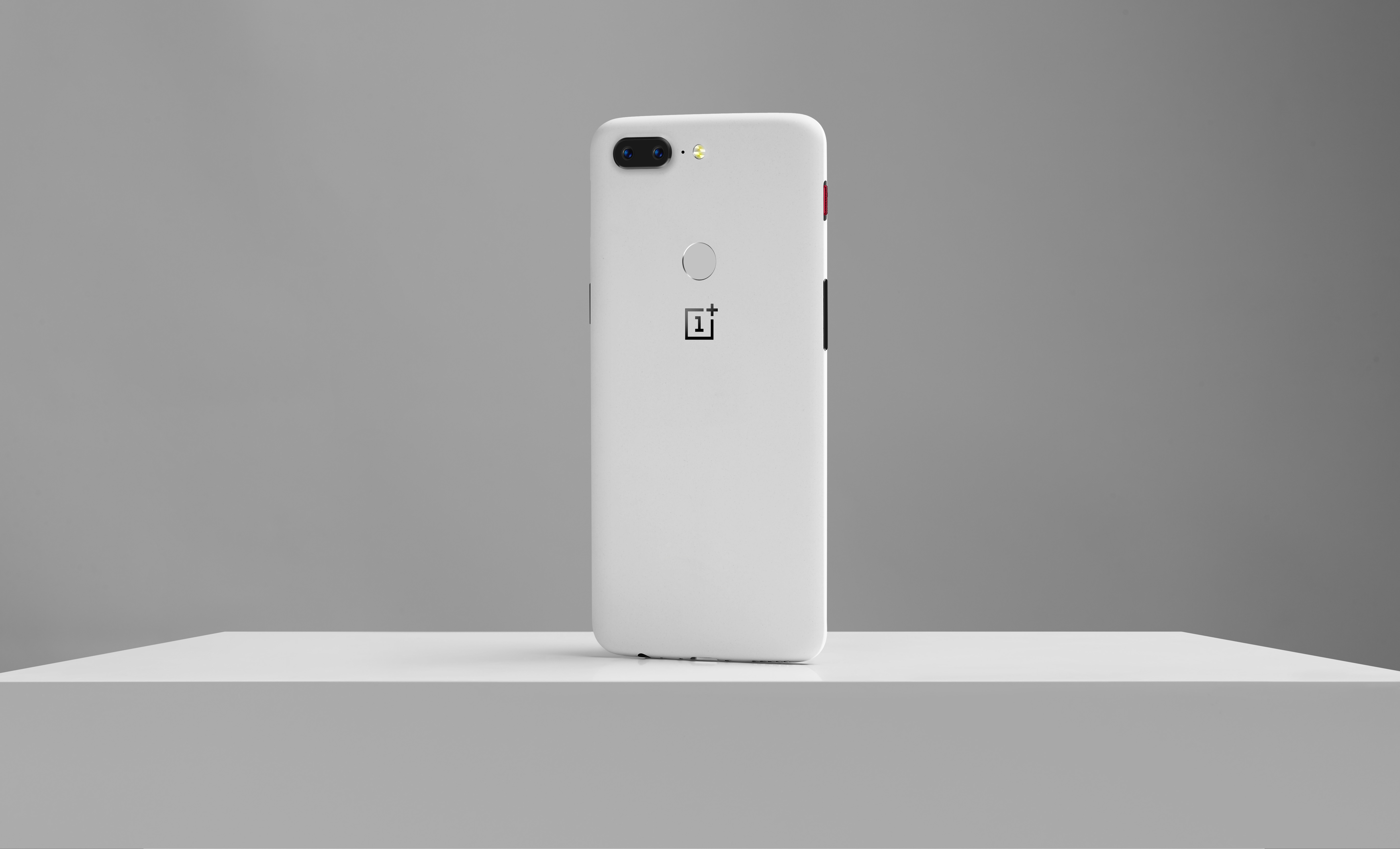 OnePlus 5T Unveils Sandstone White Phone